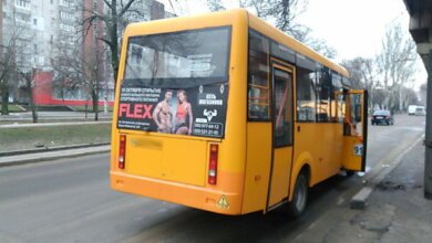 На ходу задымилась «маршрутка» с пассажирами, ехавшая в центр Николаева из Корабельного района | Корабелов.ИНФО image 1