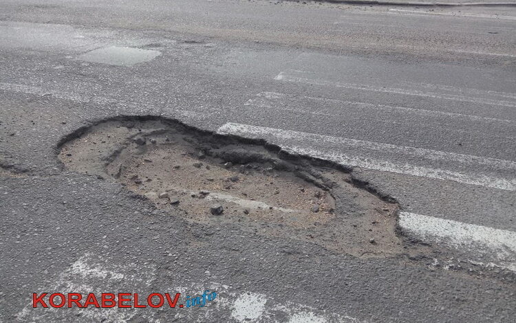 "Писец", - жители Корабельного района о множестве ям на проспекте Богоявленском (ВИДЕО) | Корабелов.ИНФО image 2