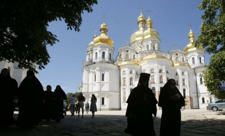 Опять скандал. Священник Киево-Печерской лавры ехал в Москву в спецвагоне и вез 65 тысяч долларов | Корабелов.ИНФО