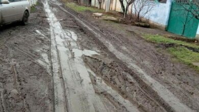 "Уже не один год нам обещают", - жители Корабельного района ждут водоотвода и ремонта дороги в своем переулке (Видео) | Корабелов.ИНФО image 2