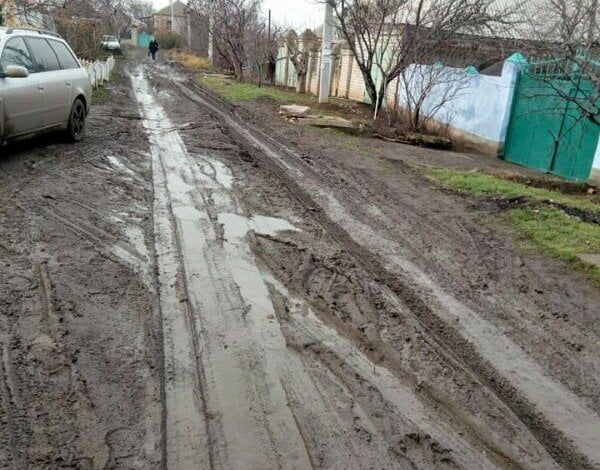 "Уже не один год нам обещают", - жители Корабельного района ждут водоотвода и ремонта дороги в своем переулке (Видео) | Корабелов.ИНФО image 2