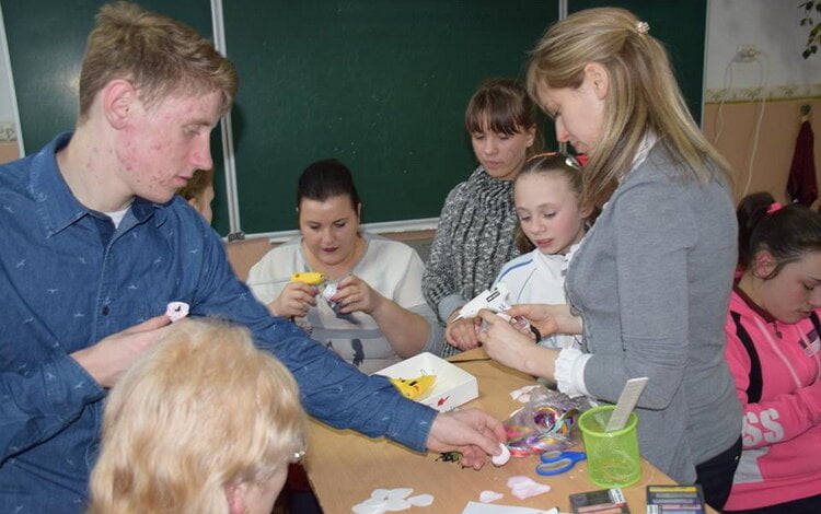 Молодежь Стивидорной компании "Ольвия" подарила воспитанникам интерната в Корабельном районе Праздник весны | Корабелов.ИНФО image 1