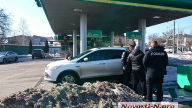 «Сунешься — пырну!» в Николаеве вооруженный «кавказец» пытался ограбить машину | Корабелов.ИНФО