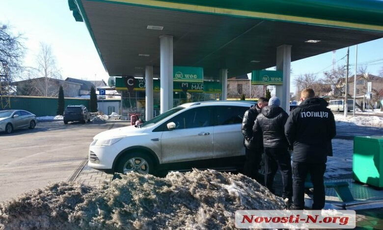 «Сунешься — пырну!» в Николаеве вооруженный «кавказец» пытался ограбить машину | Корабелов.ИНФО