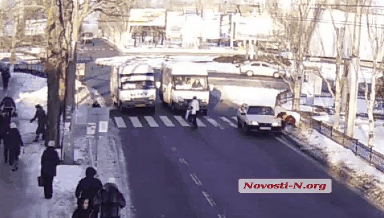 В Николаеве водитель «девятки» сбил женщину на переходе и скрылся (ВИДЕО) | Корабелов.ИНФО