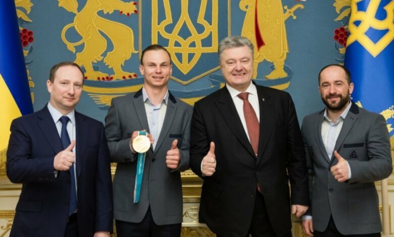 Деньги на квартиру олимпийцу Абраменко забрали у николаевских футболистов (Видео) | Корабелов.ИНФО