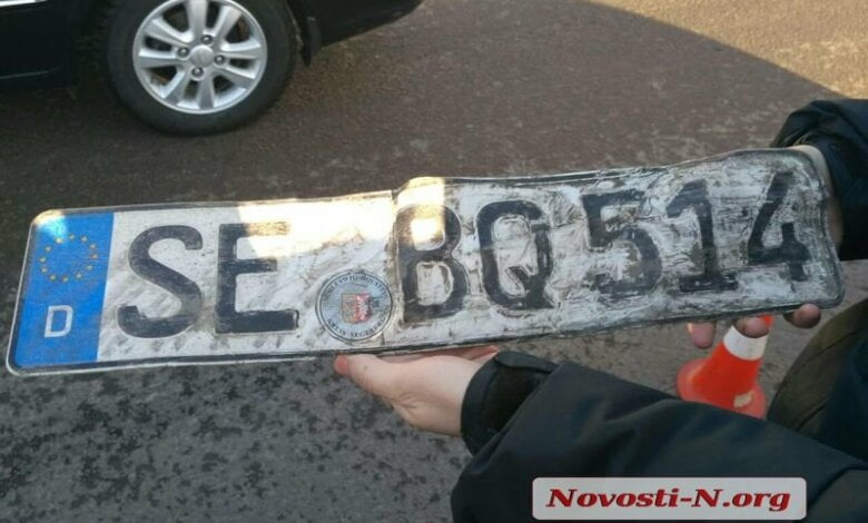 На проспекте Богоявленском водитель «Ауди» с еврономерами протаранил два «Форда» и скрылся | Корабелов.ИНФО image 1