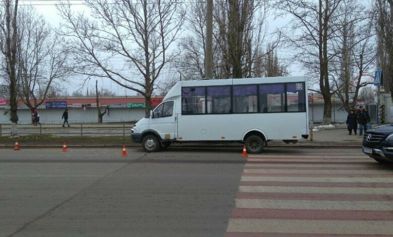 На полном ходу «маршрутка» в Николаеве сбила женщину на пешеходном переходе (ВИДЕО) | Корабелов.ИНФО