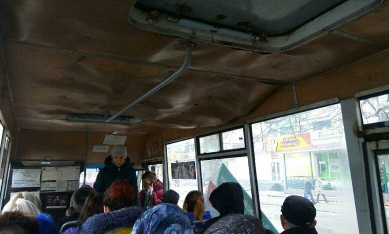 Маршрутки Корабельного района: «натяжные потолки с рельефом дорог» и отвалившиеся на ходу двери (видео) | Корабелов.ИНФО