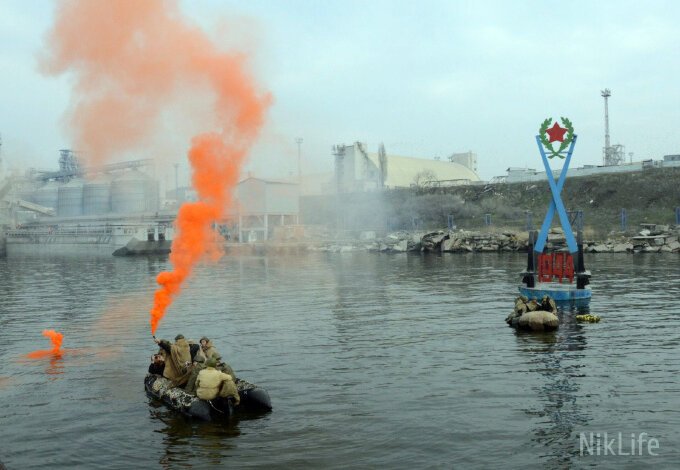 Николаевцы повторили маршрут десанта Ольшанского и возложили венок на воду в честь героев (видео) | Корабелов.ИНФО image 1