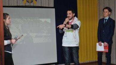 «Мрії збуваються!» Ліцеїсти в Корабельному районі приймають волонтера з Іорданії, на візит якого чекали цілий рік | Корабелов.ИНФО image 7