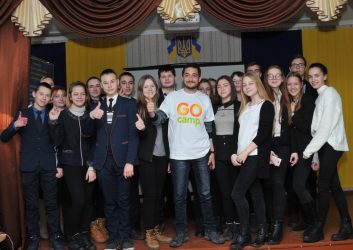 «Мрії збуваються!» Ліцеїсти в Корабельному районі приймають волонтера з Іорданії, на візит якого чекали цілий рік | Корабелов.ИНФО image 4