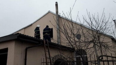 Не допустили можливого вибуху: на Вітовщині горів гараж, прибудований до житлового будинку | Корабелов.ИНФО image 1
