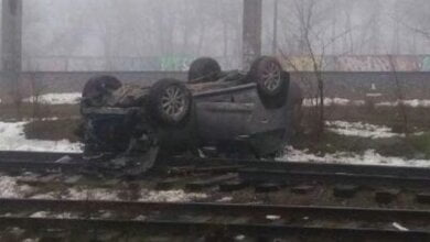 Водитель «Lexus» в Николаеве убегал от полиции и слетел на ж/д пути – внедорожник перевернулся на крышу | Корабелов.ИНФО image 1