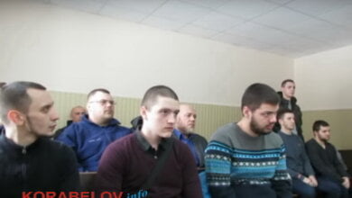 Видео: Один из обвиняемых в нападении на АТОшника в Корабельном районном суде потребовал себе бесплатного адвоката | Корабелов.ИНФО