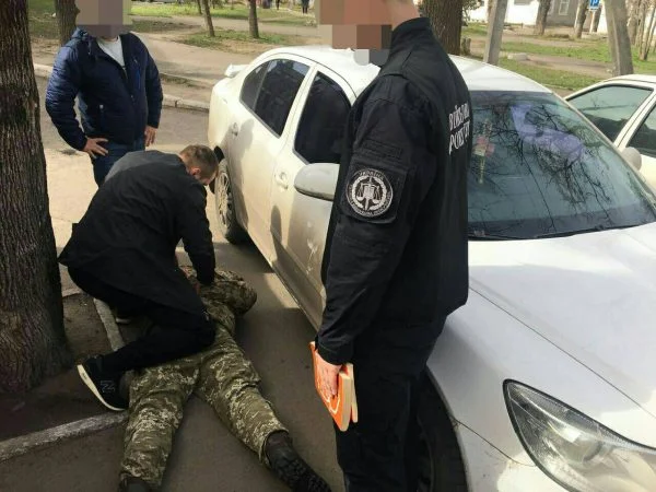 На хабарі в 400 доларів затримали командира взводу військової частини на Миколаївщині | Корабелов.ИНФО image 1