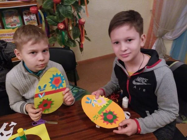 Обереги для військовослужбовців, які знаходяться у зоні АТО, виготовили маленькі миколаївці з Корабельного району | Корабелов.ИНФО image 3