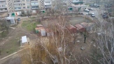 "Клерки" райадминистрации когда последний раз там были?" - об "общественном туалете" во дворе многоэтажек в Корабельном районе | Корабелов.ИНФО