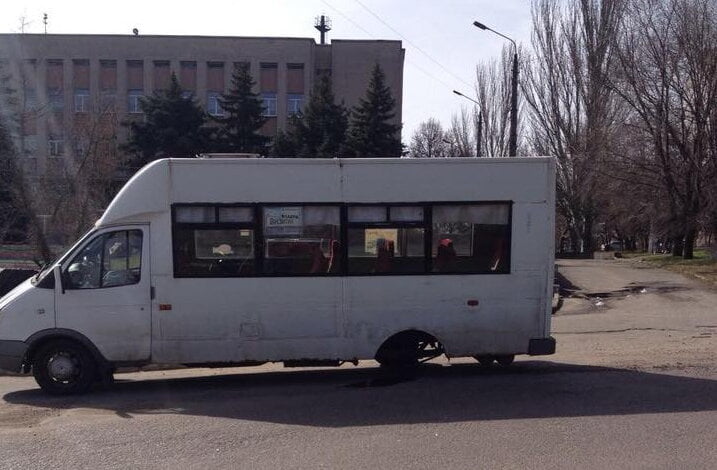 "Всё, приехали": от очередной "маршрутки", полной пассажиров, в Корабельном районе на ходу отвалилось колесо | Корабелов.ИНФО