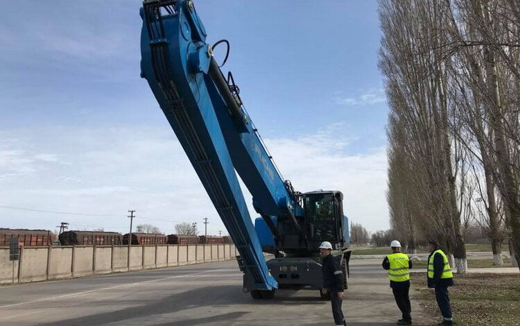 У "Стивидорной компании "Ольвия" - успешное пополнение парка техники (Видео) | Корабелов.ИНФО image 2