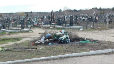 "Багато сміття, глибокі колії на доріжках"... На кладовищах в Корабельному районі наводять лад | Корабелов.ИНФО