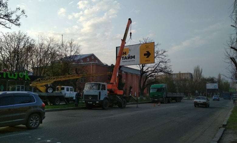 В Корабельном районе демонтировали "борд депутата Ентина", подавшего в суд против восстановления мэрства Сенкевича | Корабелов.ИНФО image 1