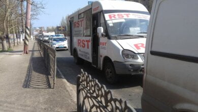 "Два дебила - это сила". ДТП с "маршруткой" и грузовым микроавтобусом у оживленного перекрестка в Корабельном районе | Корабелов.ИНФО image 2