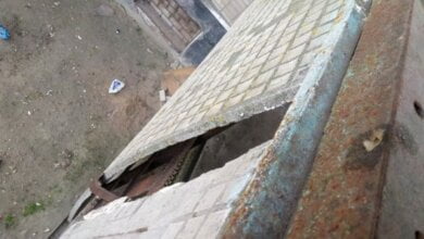 "Плиты падают на голову": балконы общежития в Корабельном районе - в аварийном состоянии | Корабелов.ИНФО image 1