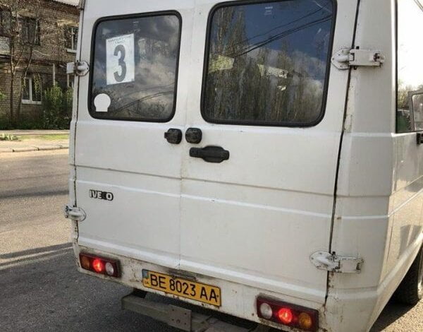 Женщина в Николаеве чуть не выпала в открывшуюся дверь «маршрутки» | Корабелов.ИНФО image 2