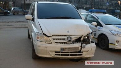 Возле проходной «Зори» столкнулись «Мерседес» и «Жигули»: со стороны Широкой Балки образовалась пробка | Корабелов.ИНФО image 2