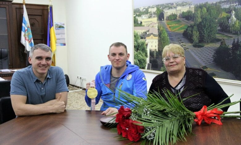 Сенкевич пообещал квартиру паралимпийцу Яровому | Корабелов.ИНФО