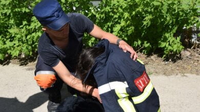 В Николаеве 22-летняя девушка прыгнула с моста - ее спас патрульный (ФОТО) | Корабелов.ИНФО image 1