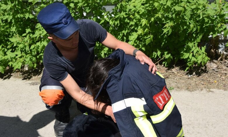 В Николаеве 22-летняя девушка прыгнула с моста - ее спас патрульный (ФОТО) | Корабелов.ИНФО image 1