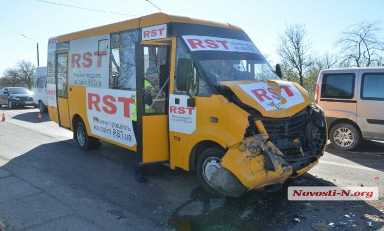 "Бей своих": пьяный "маршрутчик" в Корабельном врезался в другую маршрутку с пассажирами — трое пострадавших | Корабелов.ИНФО image 1