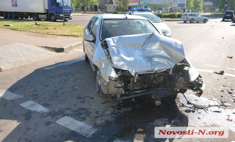 В Николаеве пьяный водитель на «Ситроен» врезался в «Форд» | Корабелов.ИНФО image 1