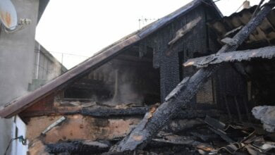 Тіла літньої жінки та її сина знайшли миколаївські рятувальники у згорілому будинку (ВІДЕО) | Корабелов.ИНФО image 5