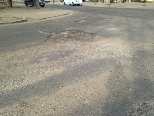 "Ездить невозможно": в Корабельном районе глубина ям на дорогах достигает 17 см | Корабелов.ИНФО image 5