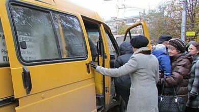 Женщина, выпавшая из «маршрутки» в Николаеве, отсудила у фирмы-перевозчика 56 000 грн «страховки» | Корабелов.ИНФО