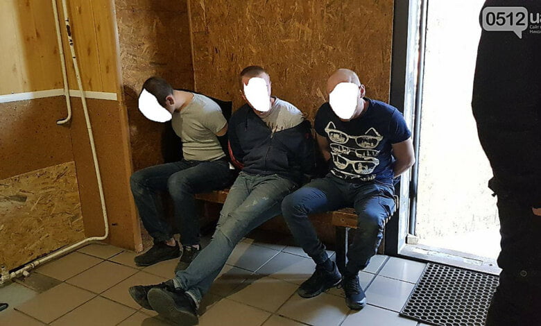 В Николаеве трое мужчин напали на полицейского | Корабелов.ИНФО