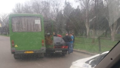 Маршрутка №12 "притерла" легковой автомобиль на проспекте Богоявленском | Корабелов.ИНФО