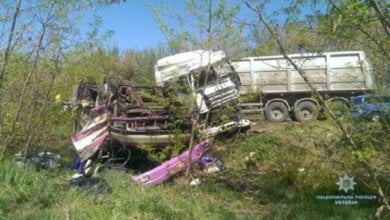 Масштабное ДТП: столкнулись грузовик, маршрутка с военными и автобус "Николаев-Очаков" с пассажирами – есть пострадавшие | Корабелов.ИНФО image 1