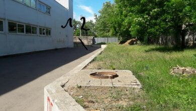 Житель Корабельного района пожаловался на открытые люки возле «ЭКО-маркета» | Корабелов.ИНФО image 3