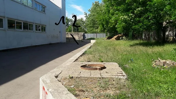 Житель Корабельного района пожаловался на открытые люки возле «ЭКО-маркета» | Корабелов.ИНФО image 3