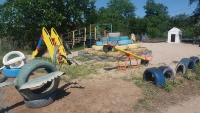 В Корабельном районе продолжают ремонт сетей уличного освещения и установку детских площадок | Корабелов.ИНФО image 1