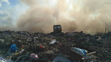 Под Николаевом загорелась городская свалка – к тушению пожара привлекли бульдозер и водовоз | Корабелов.ИНФО image 2