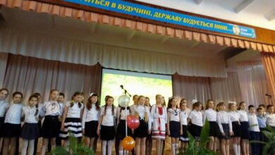 Дзвінкими голосами зазвучав вокальний фестиваль «Весняні краплинки» у Миколаївській школі №1 ім. О. Ольжича | Корабелов.ИНФО image 5