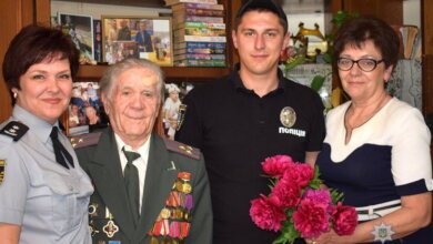 Миколаївські поліцейські напередодні Дня перемоги над нацизмом у Другій світовій війні відвідали ветеранів | Корабелов.ИНФО image 4