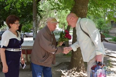 Миколаївські поліцейські напередодні Дня перемоги над нацизмом у Другій світовій війні відвідали ветеранів | Корабелов.ИНФО image 2