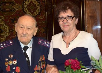 Миколаївські поліцейські напередодні Дня перемоги над нацизмом у Другій світовій війні відвідали ветеранів | Корабелов.ИНФО image 3