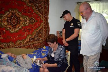 Миколаївські поліцейські напередодні Дня перемоги над нацизмом у Другій світовій війні відвідали ветеранів | Корабелов.ИНФО image 6